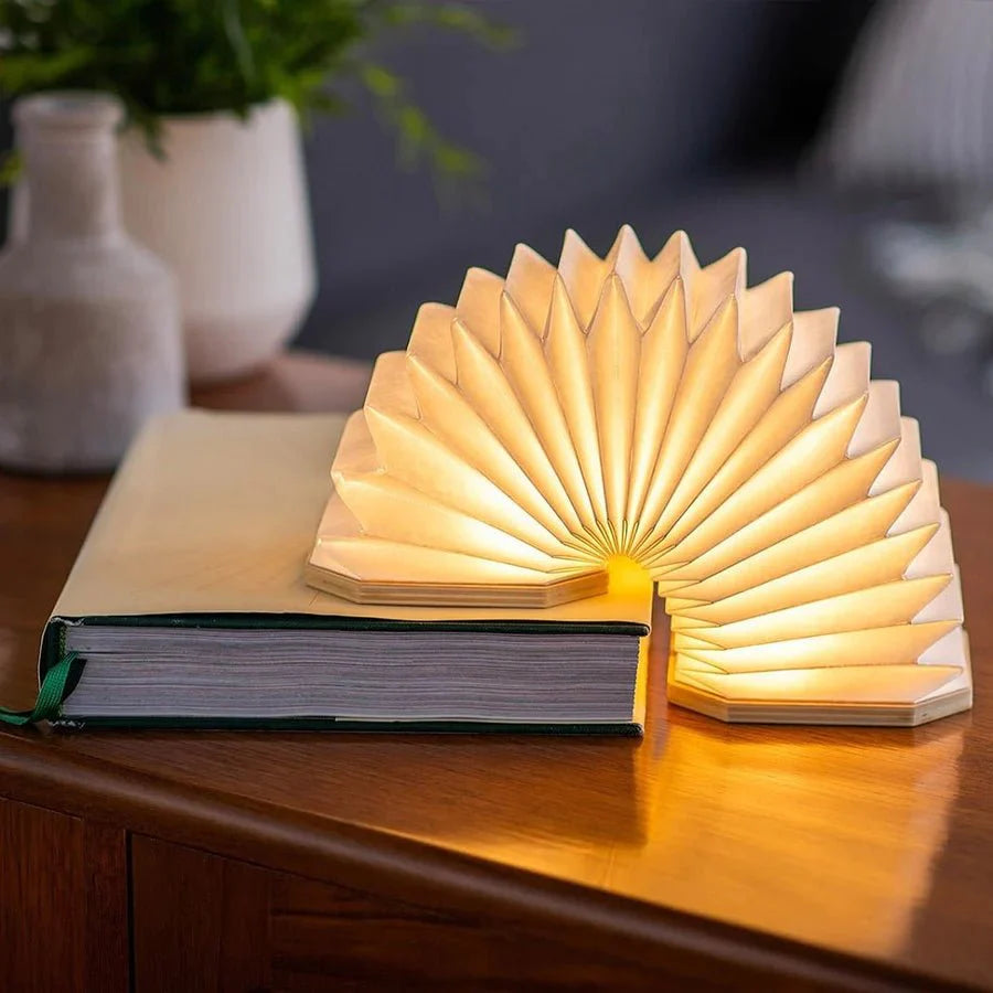 LumoBook - 360° aufklappbare Buchlampe aus Holz