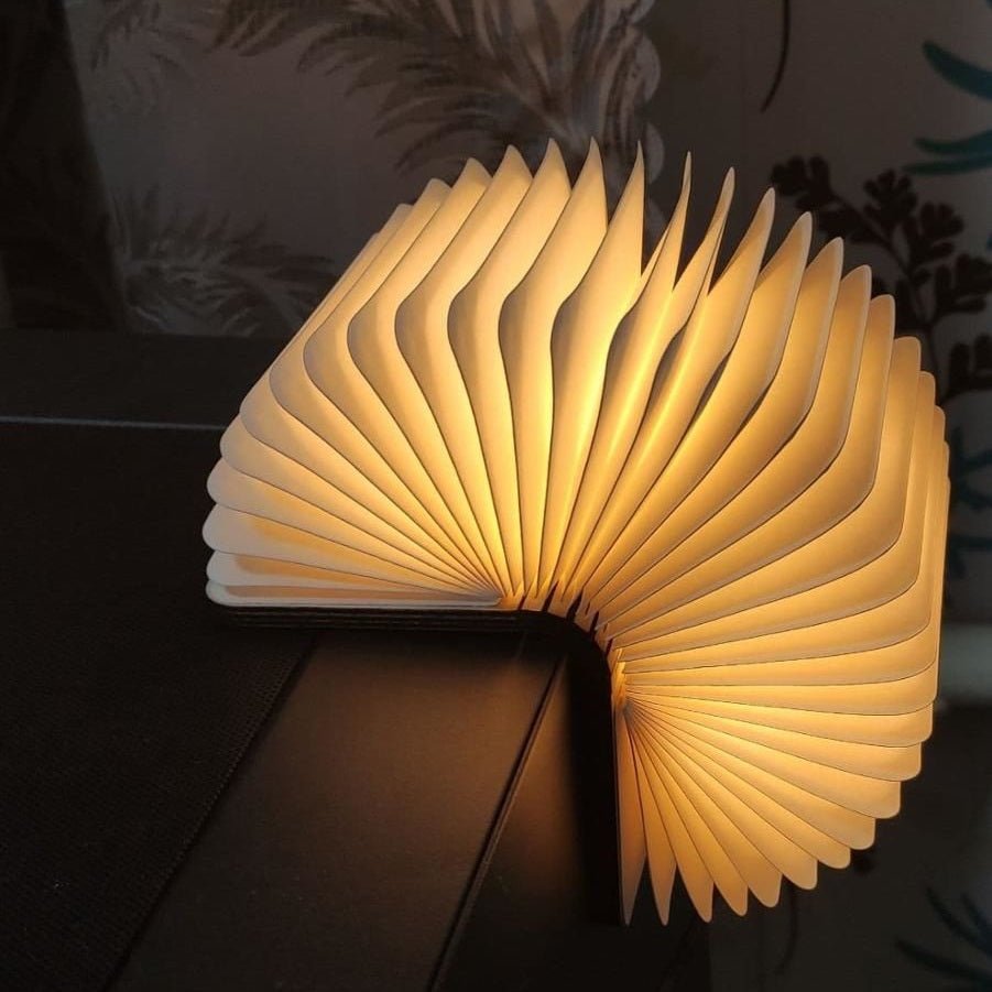 LumoBook - 360° aufklappbare Buchlampe aus Holz